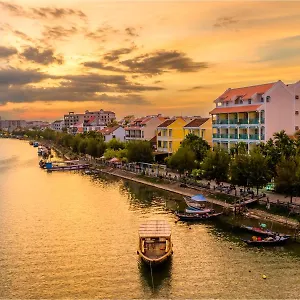 4* Hotel Lantana Riverside